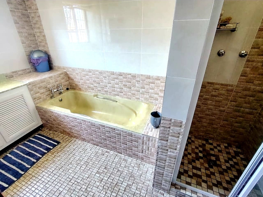 6 Bedroom Property for Sale in Baysville Eastern Cape